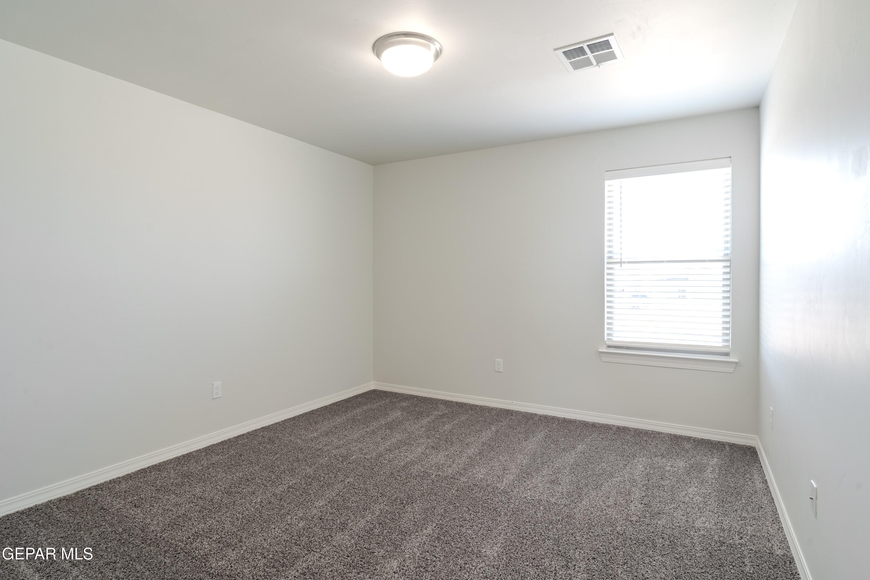 985 Barbara Avenue Socorro, TX 79927 - Photo 26 of 29 an empty room with a window