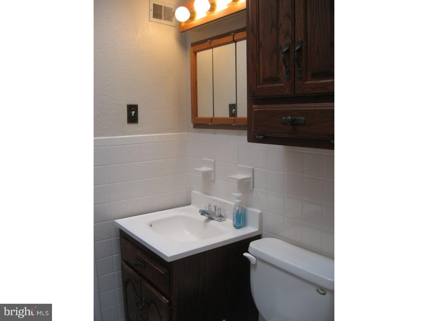 10216 Kilburn Road Philadelphia, PA 19114 - Photo 11 of 22 Bathroom