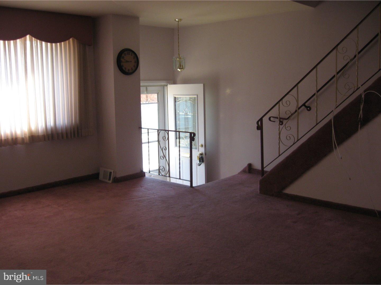 10216 Kilburn Road Philadelphia, PA 19114 - Photo 3 of 22 Living Room