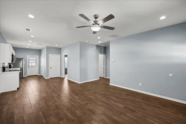 $1,800 | 6105 Avenue L, Unit C, Santa Fe, TX 77510