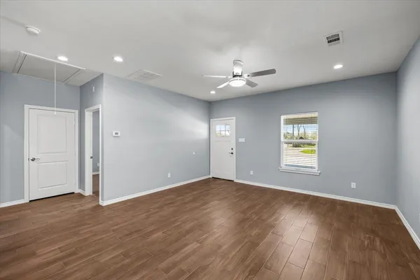 $1,800 | 6105 Avenue L, Unit C, Santa Fe, TX 77510