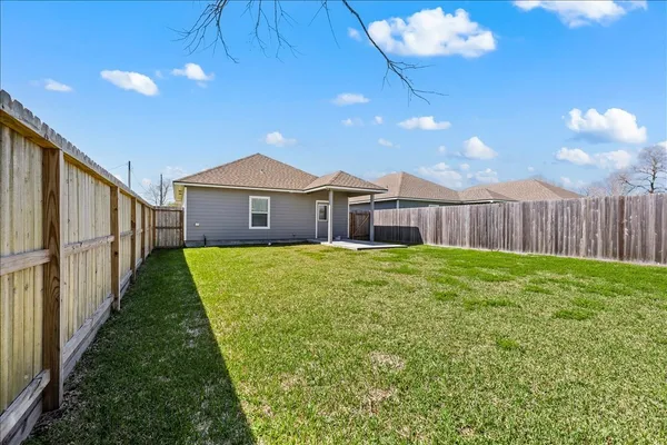 $1,800 | 6105 Avenue L, Unit C, Santa Fe, TX 77510