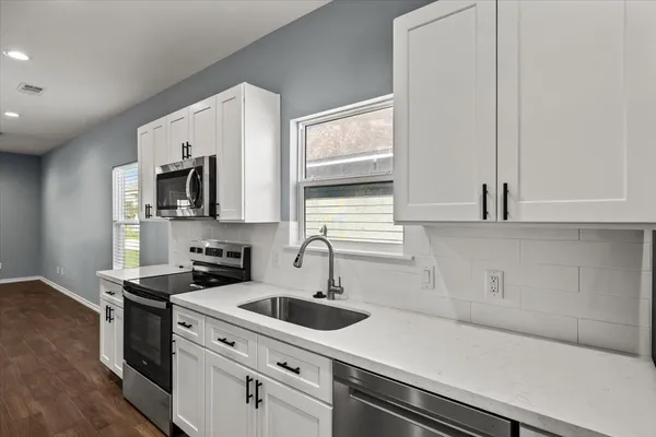 $1,800 | 6105 Avenue L, Unit C, Santa Fe, TX 77510