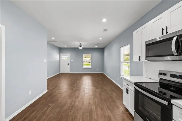 $1,800 | 6105 Avenue L, Unit C, Santa Fe, TX 77510