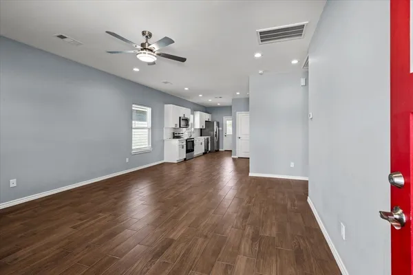 $1,800 | 6105 Avenue L, Unit C, Santa Fe, TX 77510