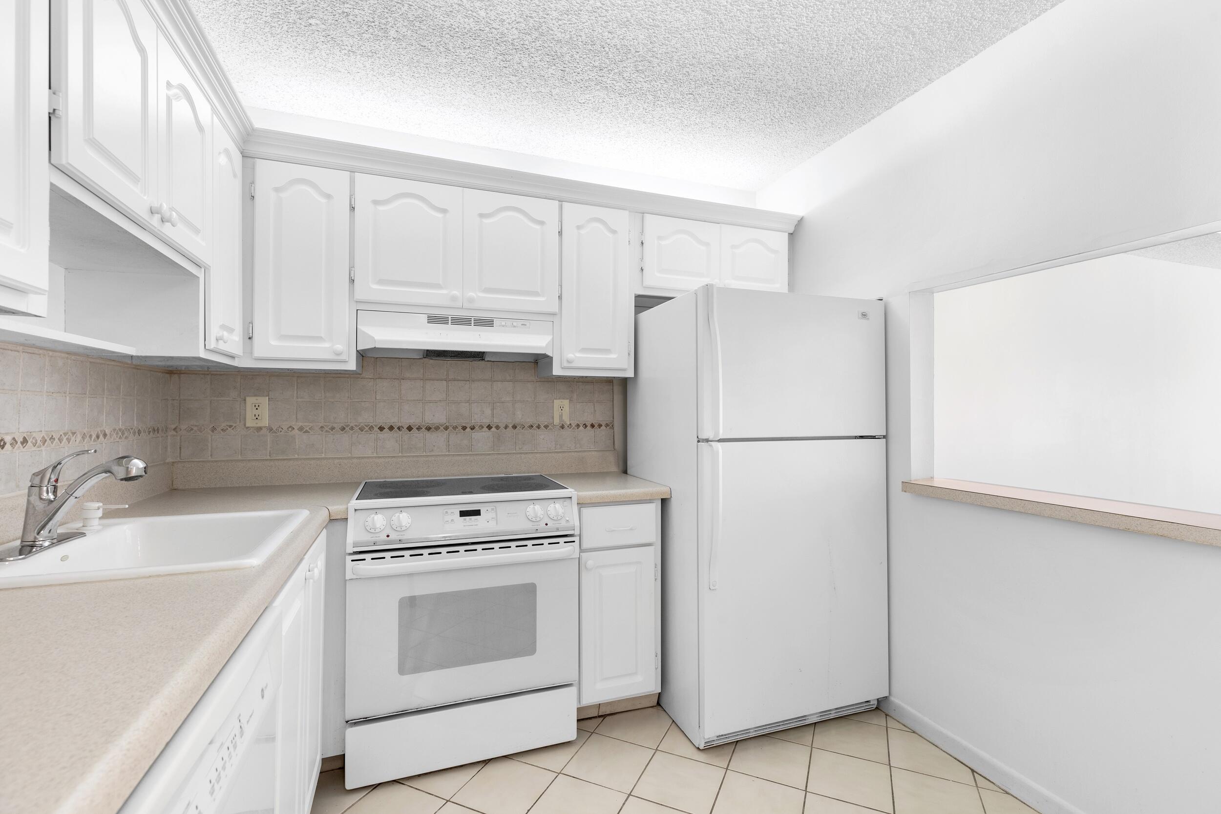9233 Southwest 8th Street, Unit 316 Boca Raton, FL 33428 - Photo 10 of 20 Kitchen 3