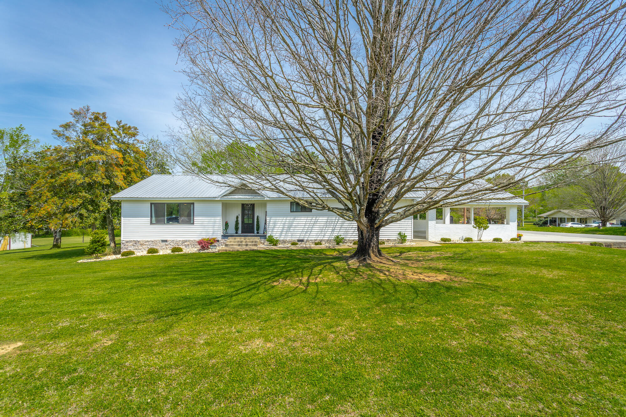 327 Irwin Avenue Decatur, TN 37322 - Photo 5 of 68 327 Irwin Avenue HD-41