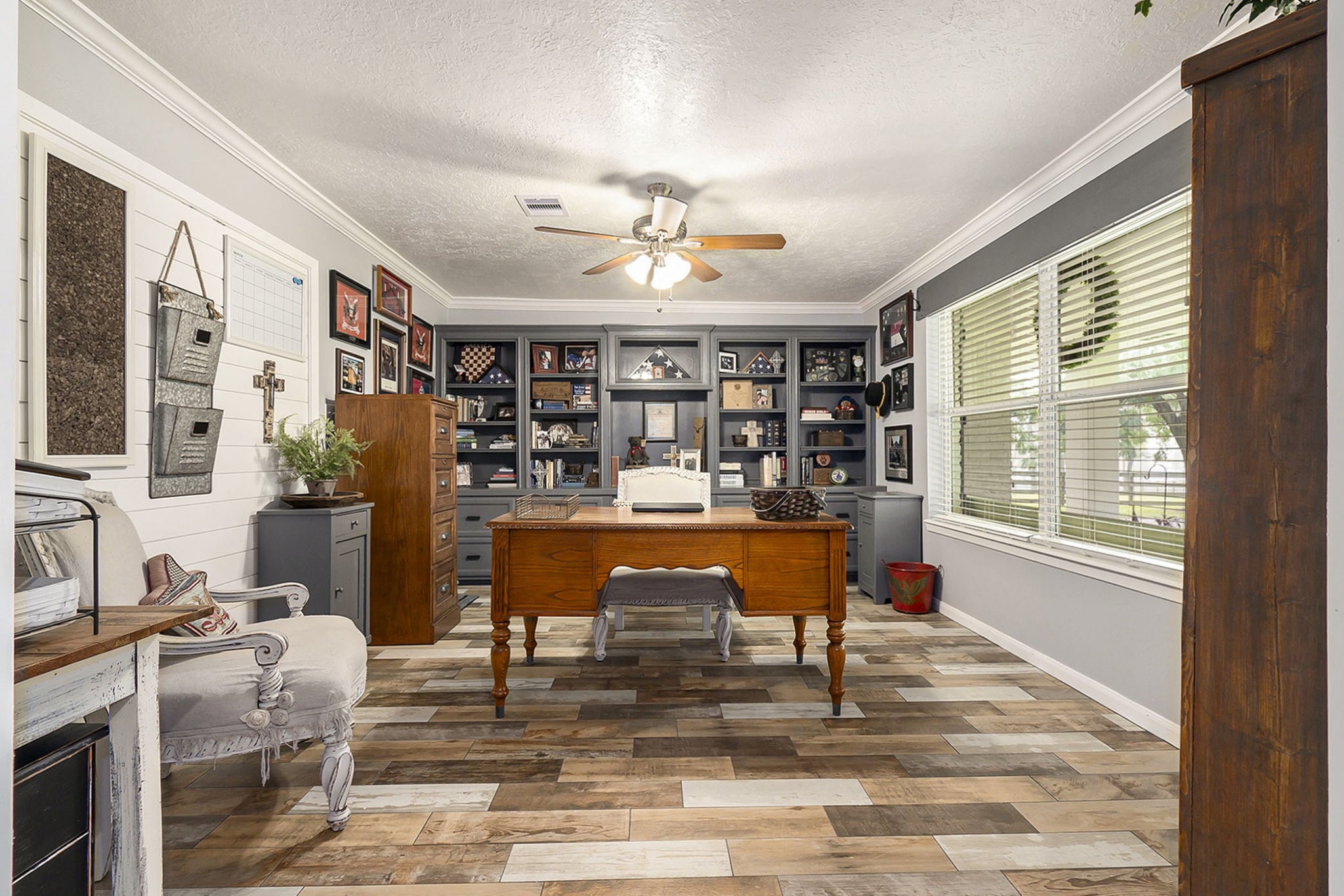 7363 County Line Road Willis, TX 77378 - Photo 5 of 34 Inviting study located immediately to the right upon entry.