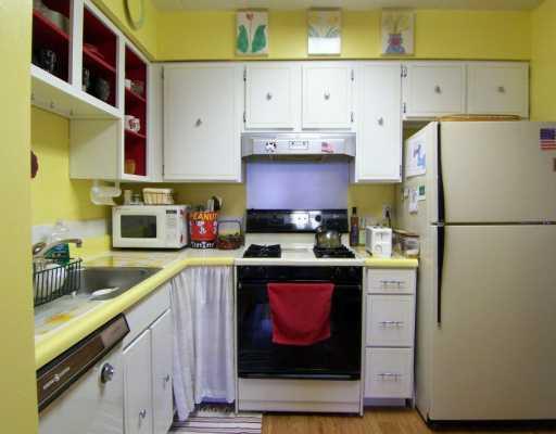 5 Bayard Road, Unit 610 Shadyside, PA 15213 - Photo 5 of 7 Kitchen.