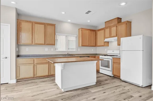 $2,372 | 4857 Eureka Diamond Court, Las Vegas, NV 89139