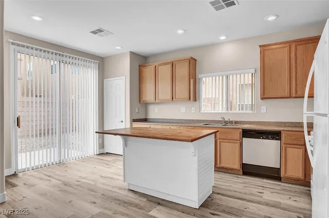 $2,372 | 4857 Eureka Diamond Court, Las Vegas, NV 89139