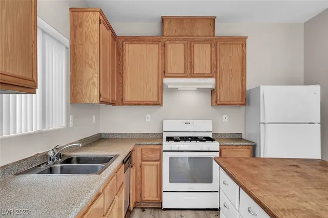 $2,372 | 4857 Eureka Diamond Court, Las Vegas, NV 89139