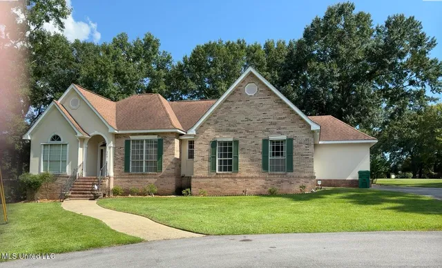 $2,100 | 554 Hanauma Place, Diamondhead, MS 39525