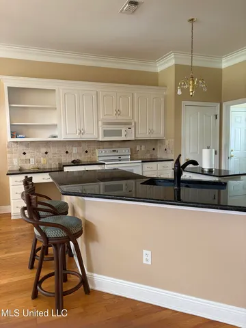 $2,100 | 554 Hanauma Place, Diamondhead, MS 39525