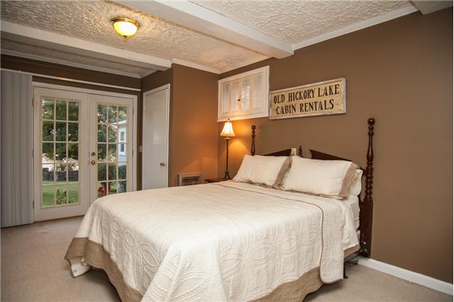 150 Cherokee Road Hendersonville, TN 37075 - Photo 15 of 20 LOWER LEVEL BEDROOM W/ WALKOUT TO BACKYARD/POOL