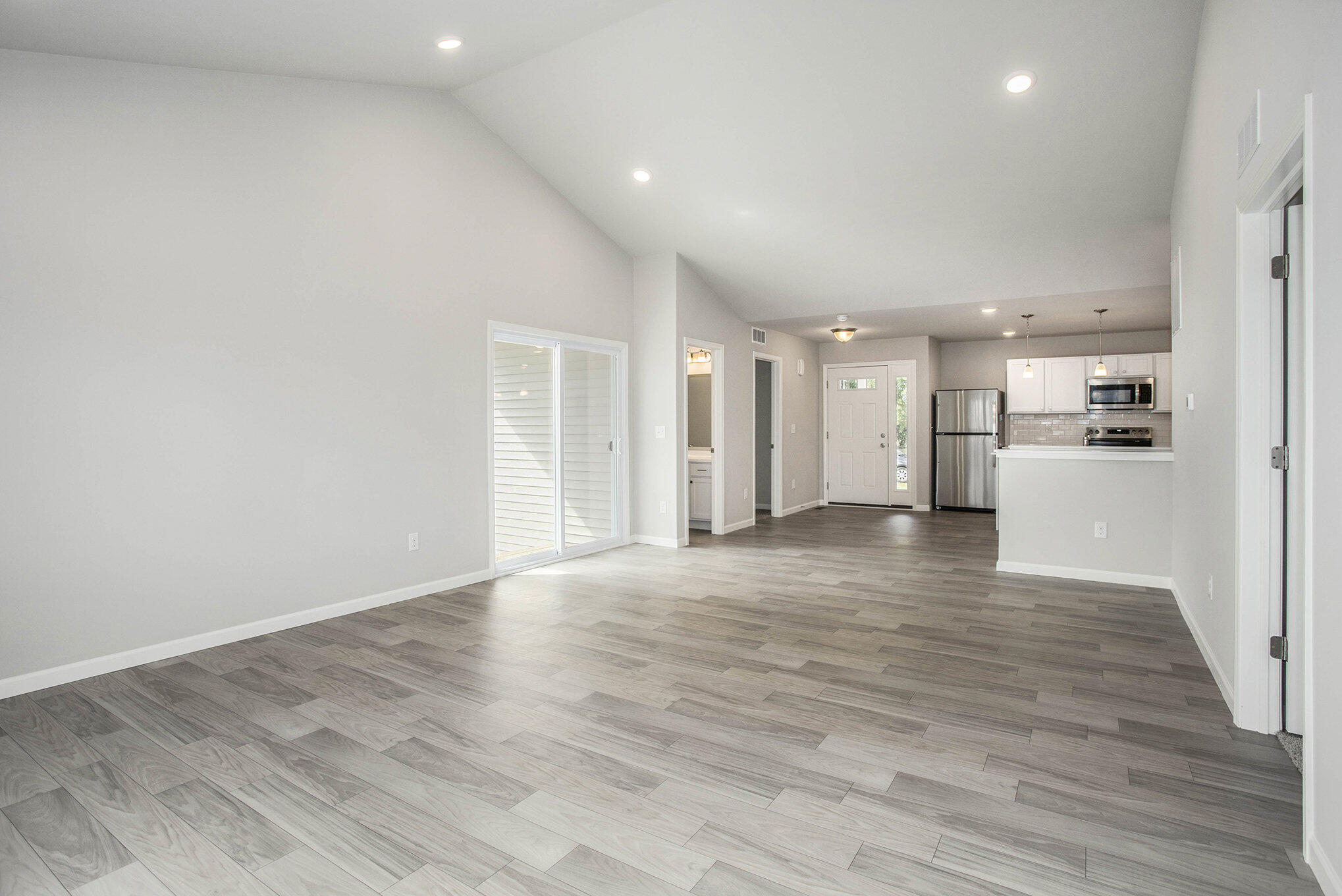 497 McKinley Three Rivers, MI 49093 - Photo 2 of 18 MTR017-V1245DF-Great Room1