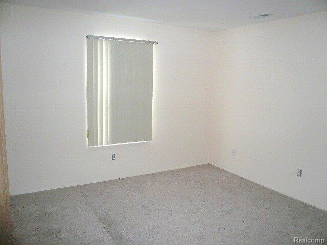 1522 Porter Circle Rochester, MI 48307 - Photo 4 of 5 z 011 bed