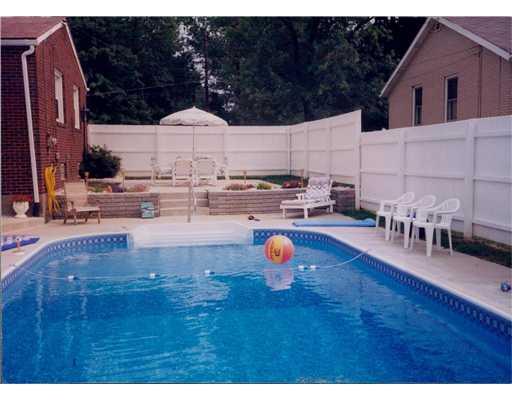 283 McConnell Road Canonsburg, PA 15317 - Photo 9 of 10 Swimming Pool/Hot Tub/Sauna.