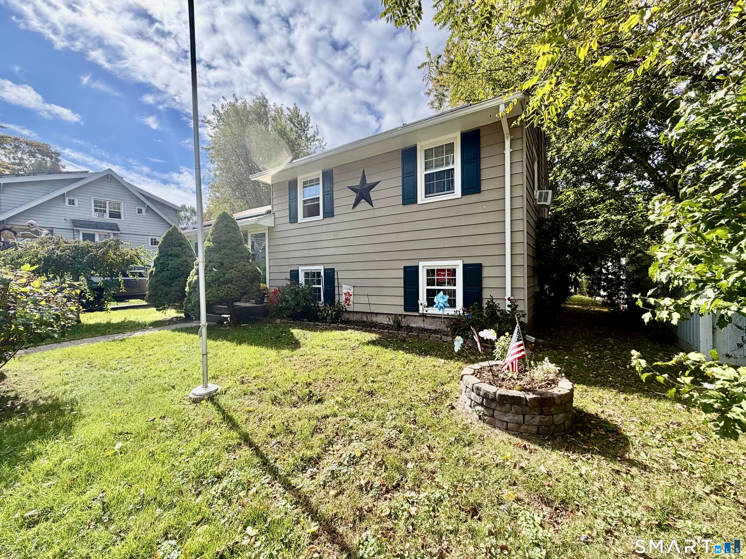 32 Elliott Street Meriden, CT 06451 - Photo 2 of 35 Gallery Image 2