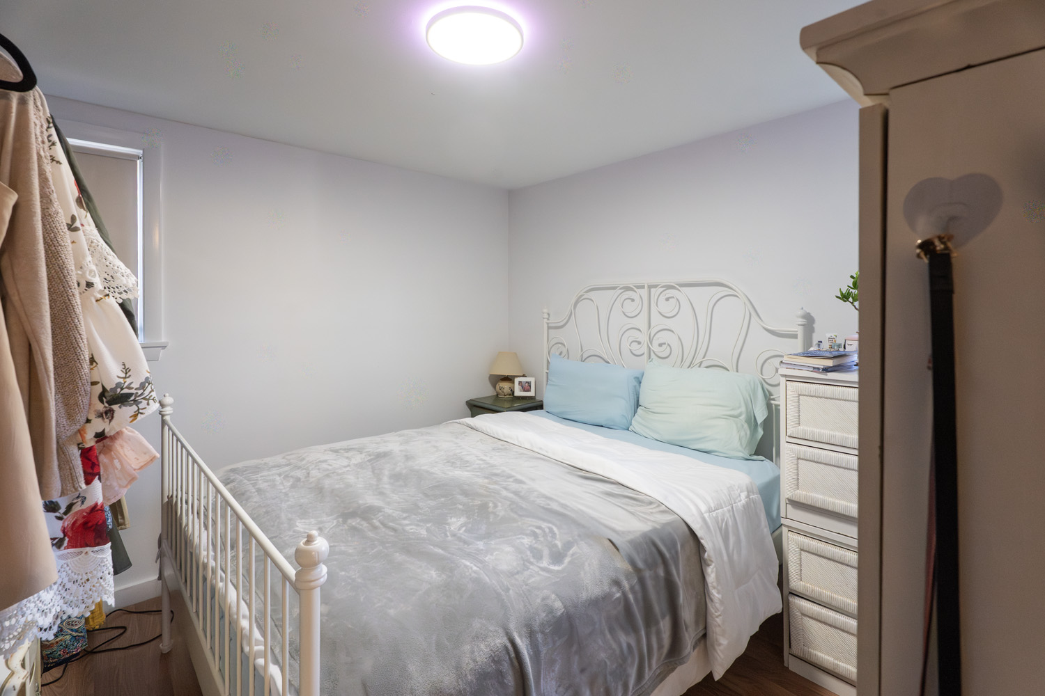 45 Quenames Road Chilmark, MA 02535 - Photo 3 of 10 a bedroom with a bed and a chandelier