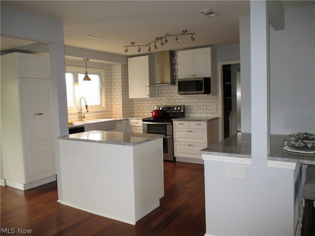 37305 Bainbridge Road Solon, OH 44139 - Photo 10 of 34 The open concept extends into the kitchen with granite counter tops and stainless steel appliances.