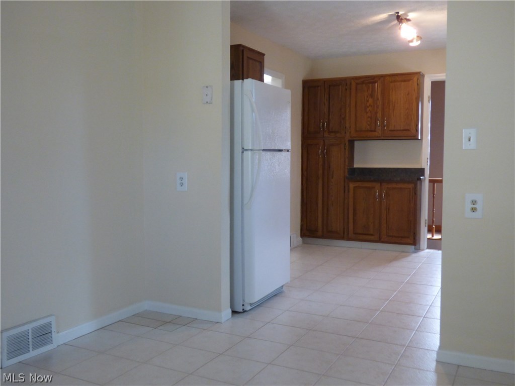 1604 Sunview Road Cleveland, OH 44124 - Photo 11 of 28