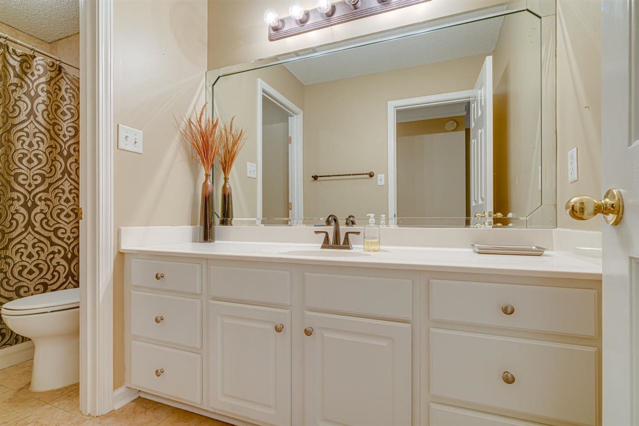 1344 Wahkin Road Collierville, TN 38017 - Photo 17 of 25 a bathroom with 2 sink and a mirror