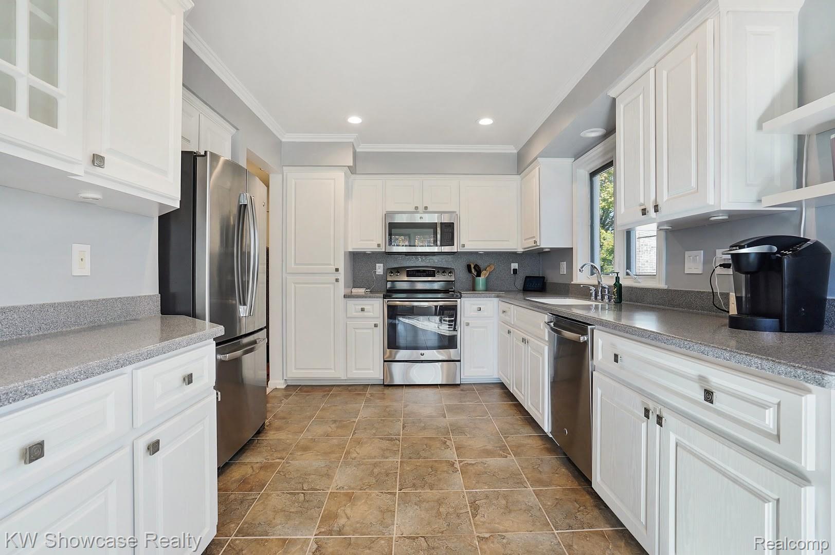 356 Daylily Drive Rochester, MI 48307 - Photo 17 of 35 Kitchen