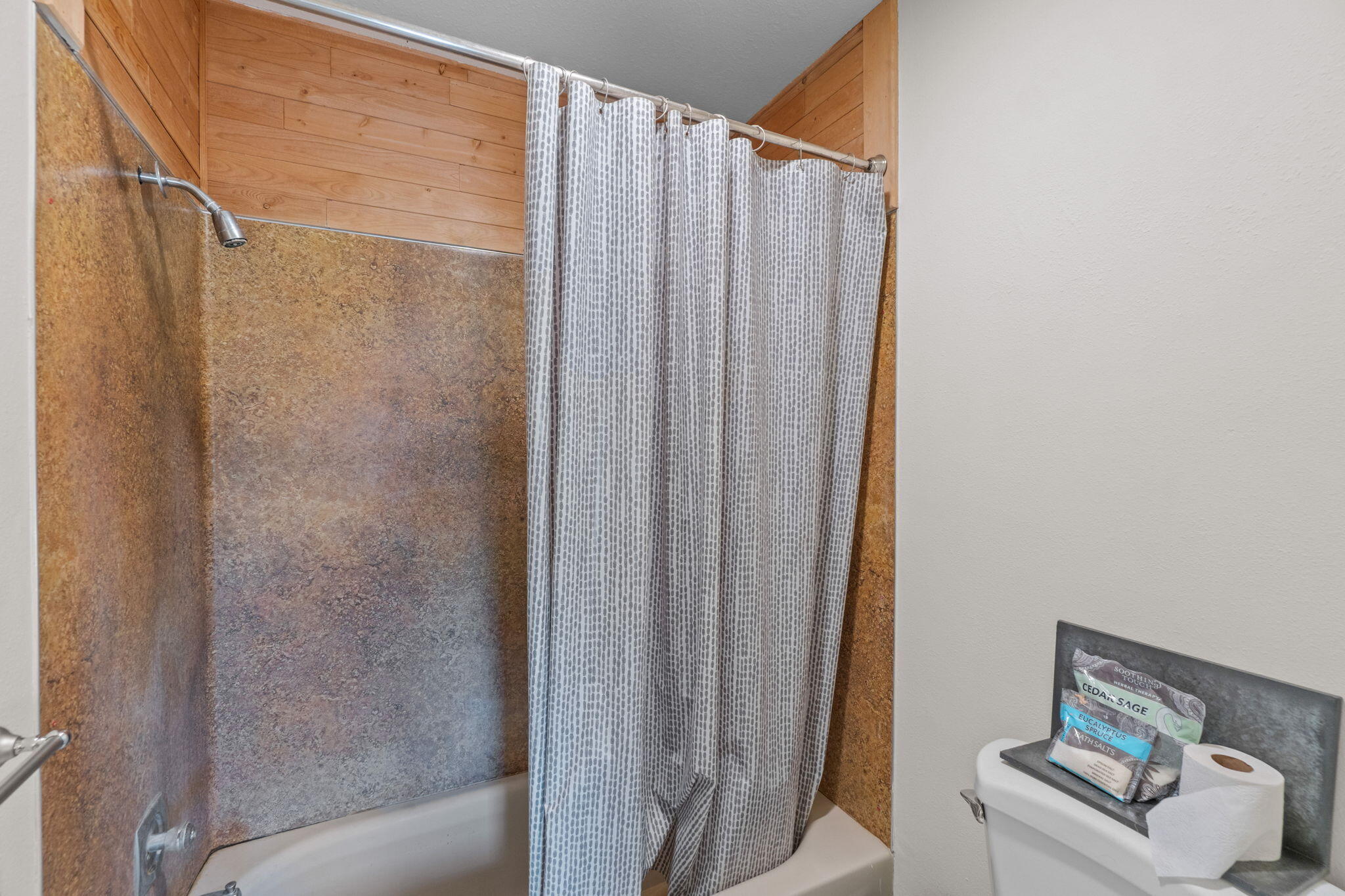 19460 Rudi Road Bend, OR 97703 - Photo 28 of 44 Primary shower