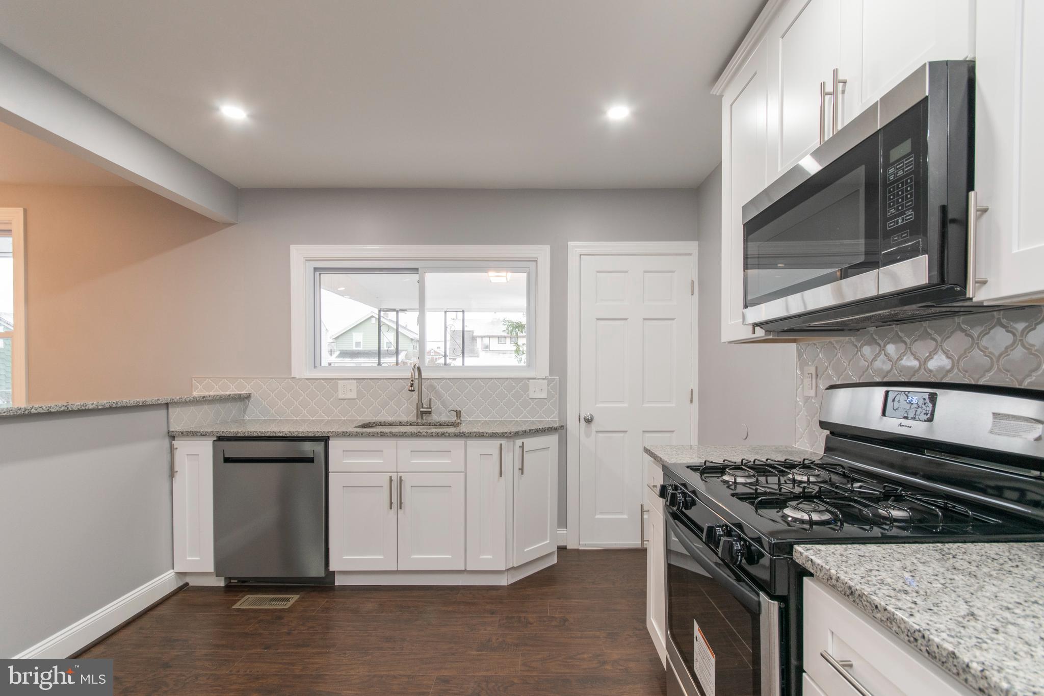 25 West Roland Road Brookhaven, PA 19015 - Photo 8 of 22 Gourmet Kitchen