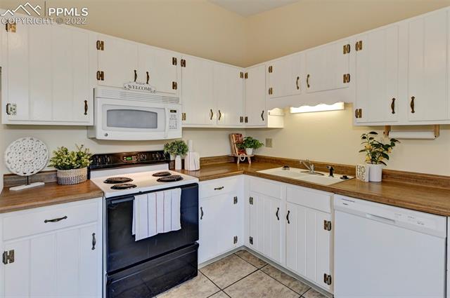 1795 Winnebago Road Colorado Springs, CO 80915 - Photo 15 of 26