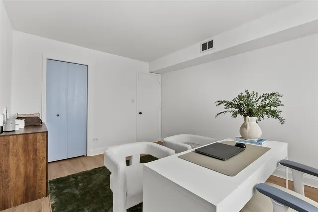 $239,000 | 9051 South Roberts Road, Unit 310, Hickory Hills, IL 60457