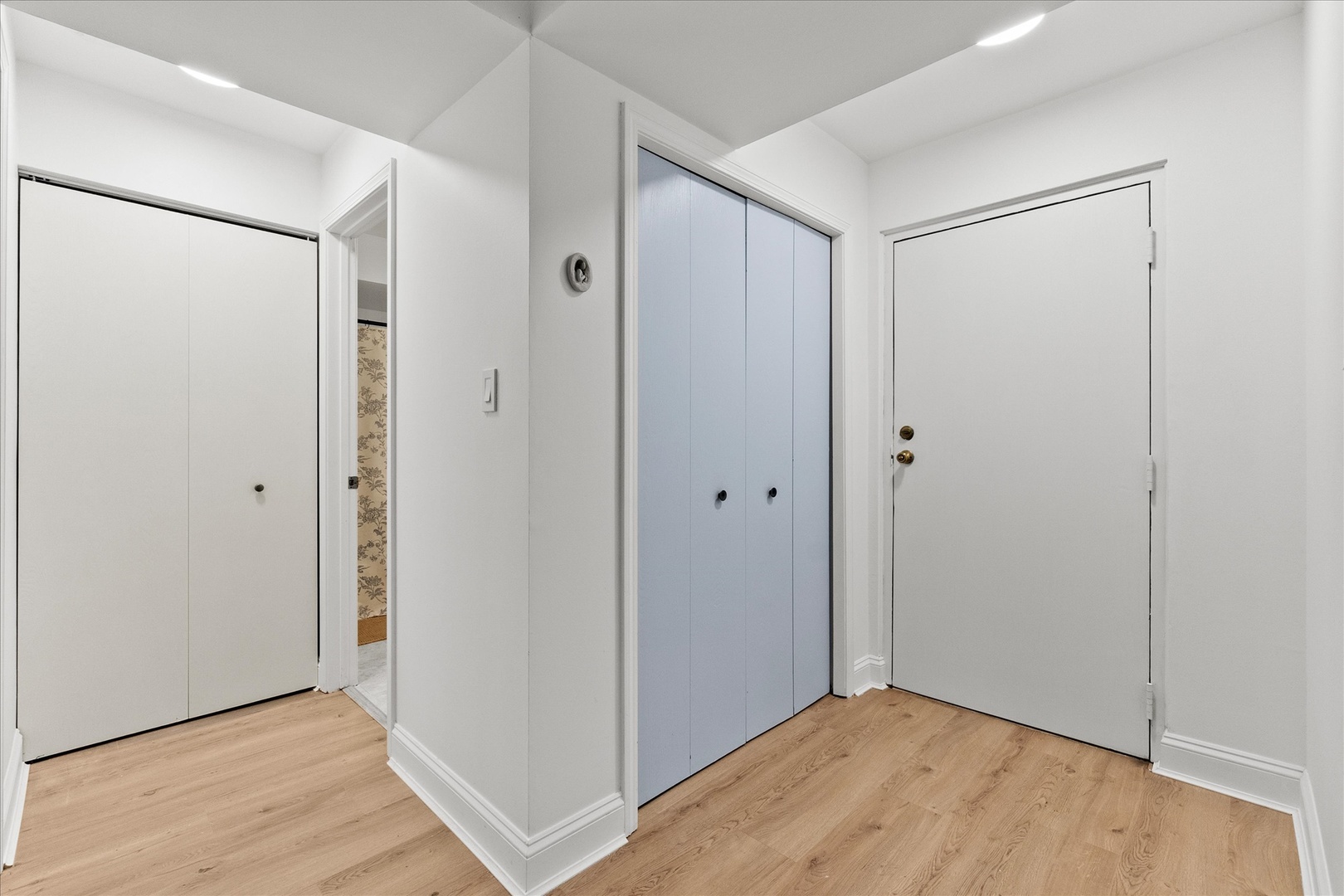 9051 South Roberts Road, Unit 310 Hickory Hills, IL 60457 - Photo 15 of 19 a view of an empty room