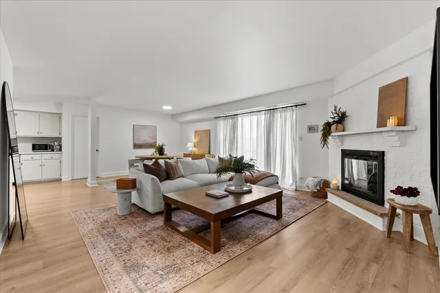 $239,000 | 9051 South Roberts Road, Unit 310, Hickory Hills, IL 60457