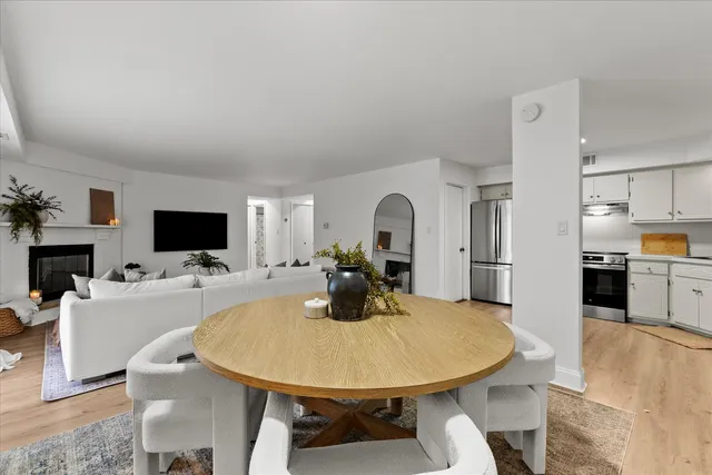 $239,000 | 9051 South Roberts Road, Unit 310, Hickory Hills, IL 60457