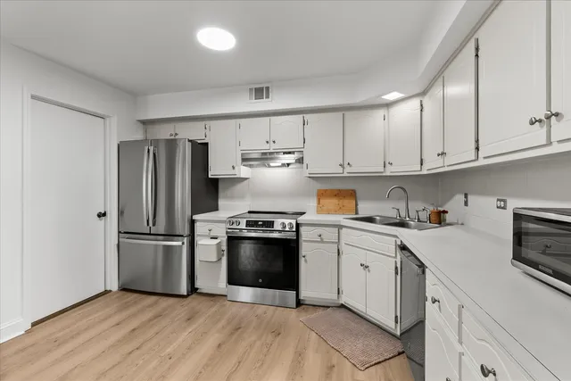 $239,000 | 9051 South Roberts Road, Unit 310, Hickory Hills, IL 60457