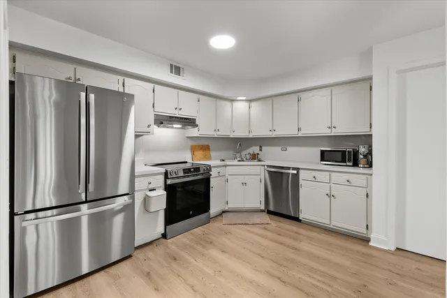 $239,000 | 9051 South Roberts Road, Unit 310, Hickory Hills, IL 60457