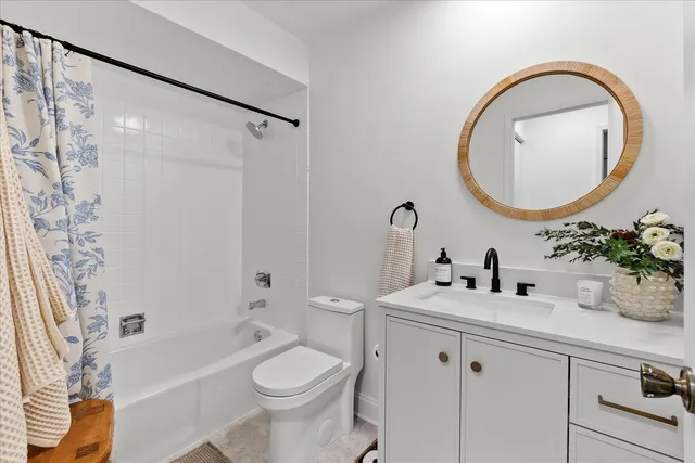 $239,000 | 9051 South Roberts Road, Unit 310, Hickory Hills, IL 60457