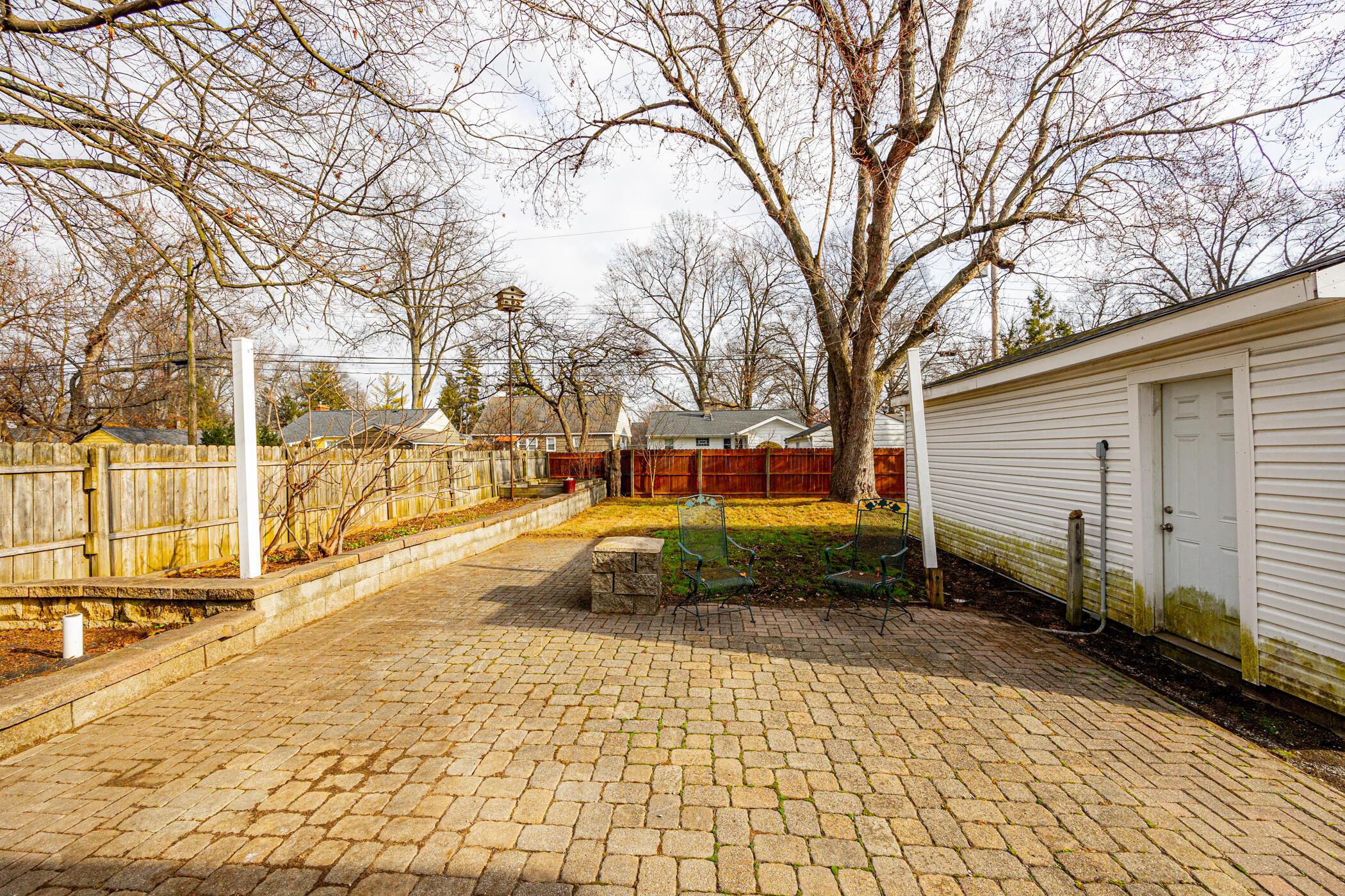 110 North Broadleigh Road Columbus, OH 43209 - Photo 42 of 45 110 N Broadleigh Av 065