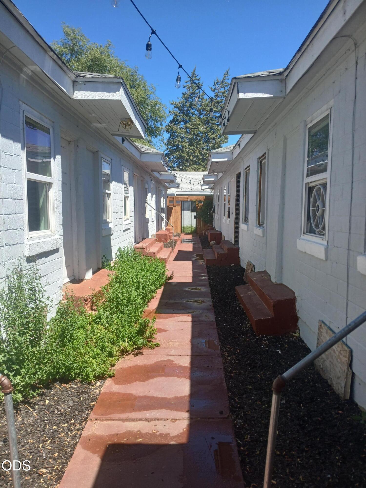 323 Commercial Street Klamath Falls, OR 97601 - Photo 2 of 31
