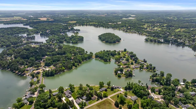 $270,000 | 10370 Heatherlawn Court, Jerome, MI 49249