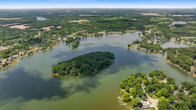 $270,000 | 10370 Heatherlawn Court, Jerome, MI 49249