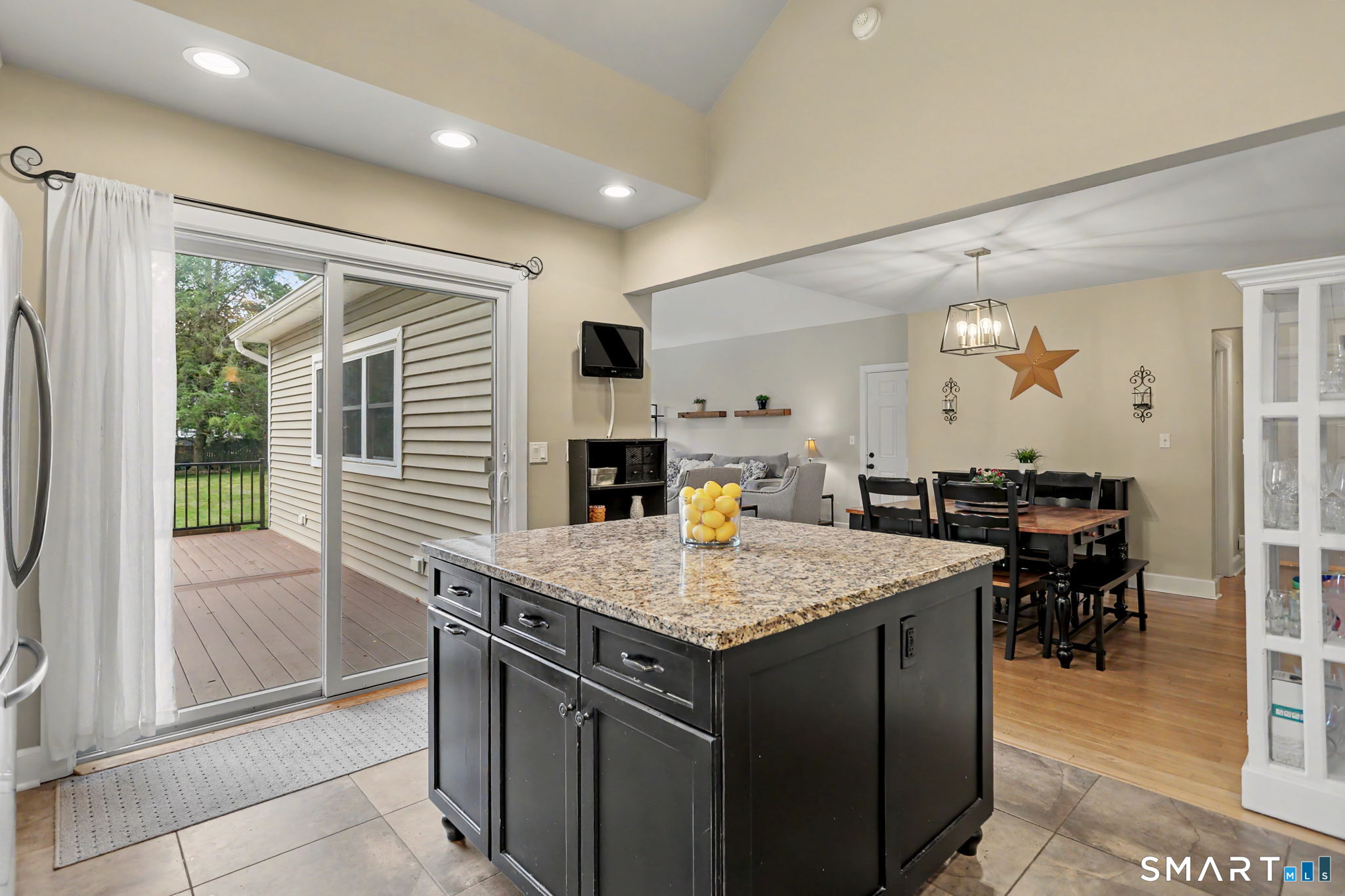 78 Chestnut Hill Road Trumbull, CT 06611 - Photo 4 of 36