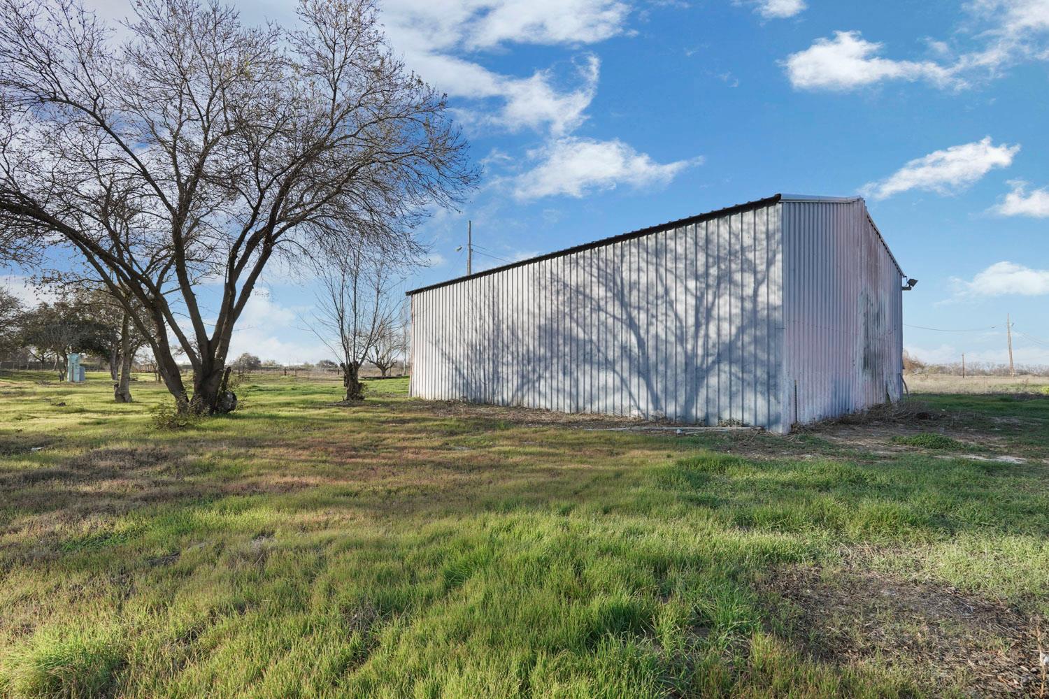16321 South Wing Levee Road Stockton, CA 95206 - Photo 14 of 71 a view of yard with tree