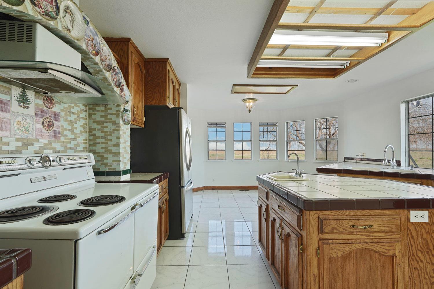 16321 South Wing Levee Road Stockton, CA 95206 - Photo 25 of 71 a kitchen with a stove and a sink