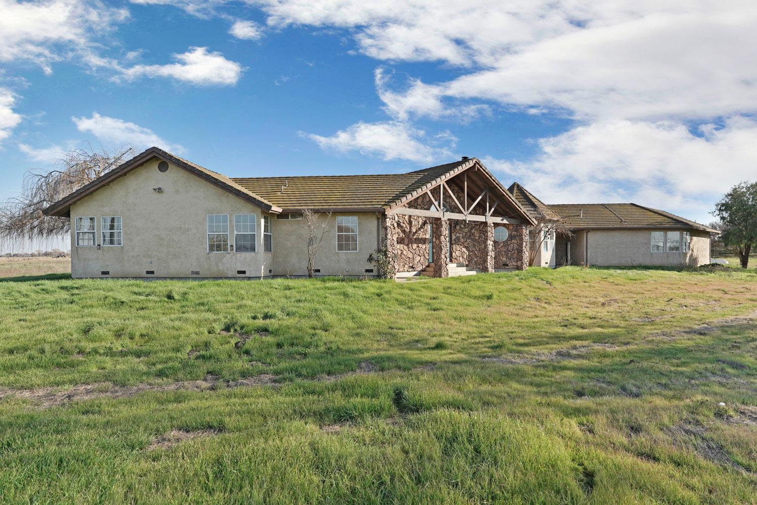 16321 South Wing Levee Road Stockton, CA 95206 - Photo 63 of 71 a view of a house with a big yard