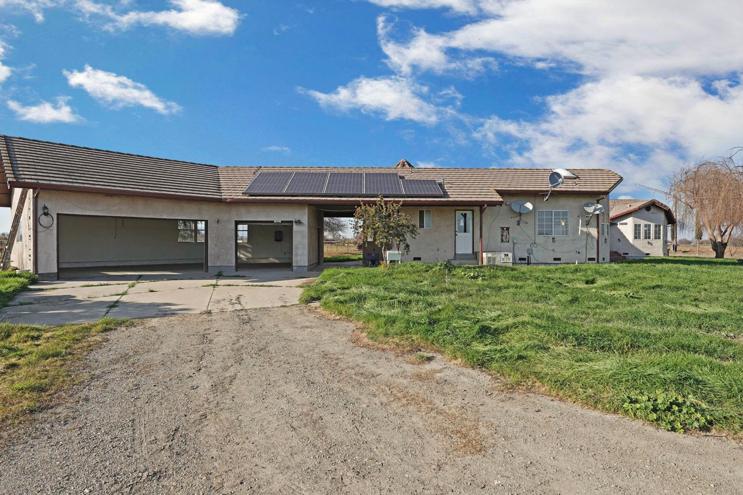 16321 South Wing Levee Road Stockton, CA 95206 - Photo 67 of 71 a front view of a house with garden