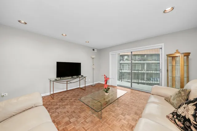 $279,000 | 9529 Bronx Place, Unit 314, Skokie, IL 60077