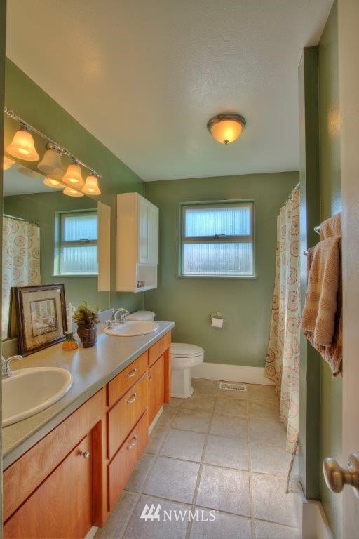 12627 156th Avenue Southeast Renton, WA 98059 - Photo 11 of 14 Gallery Image 11