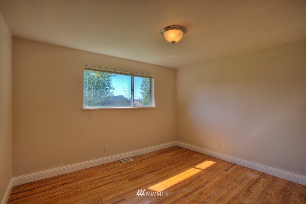 12627 156th Avenue Southeast Renton, WA 98059 - Photo 8 of 14 Gallery Image 8